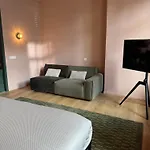 מלון דירות Little Jack Boutique 3*